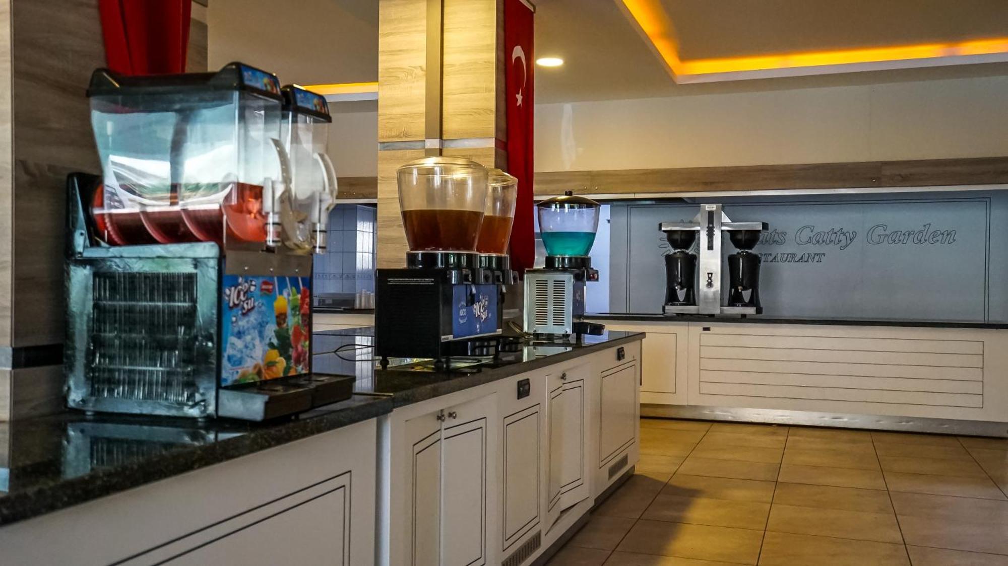 Catty Cats Garden Hotel Сиде Екстериор снимка