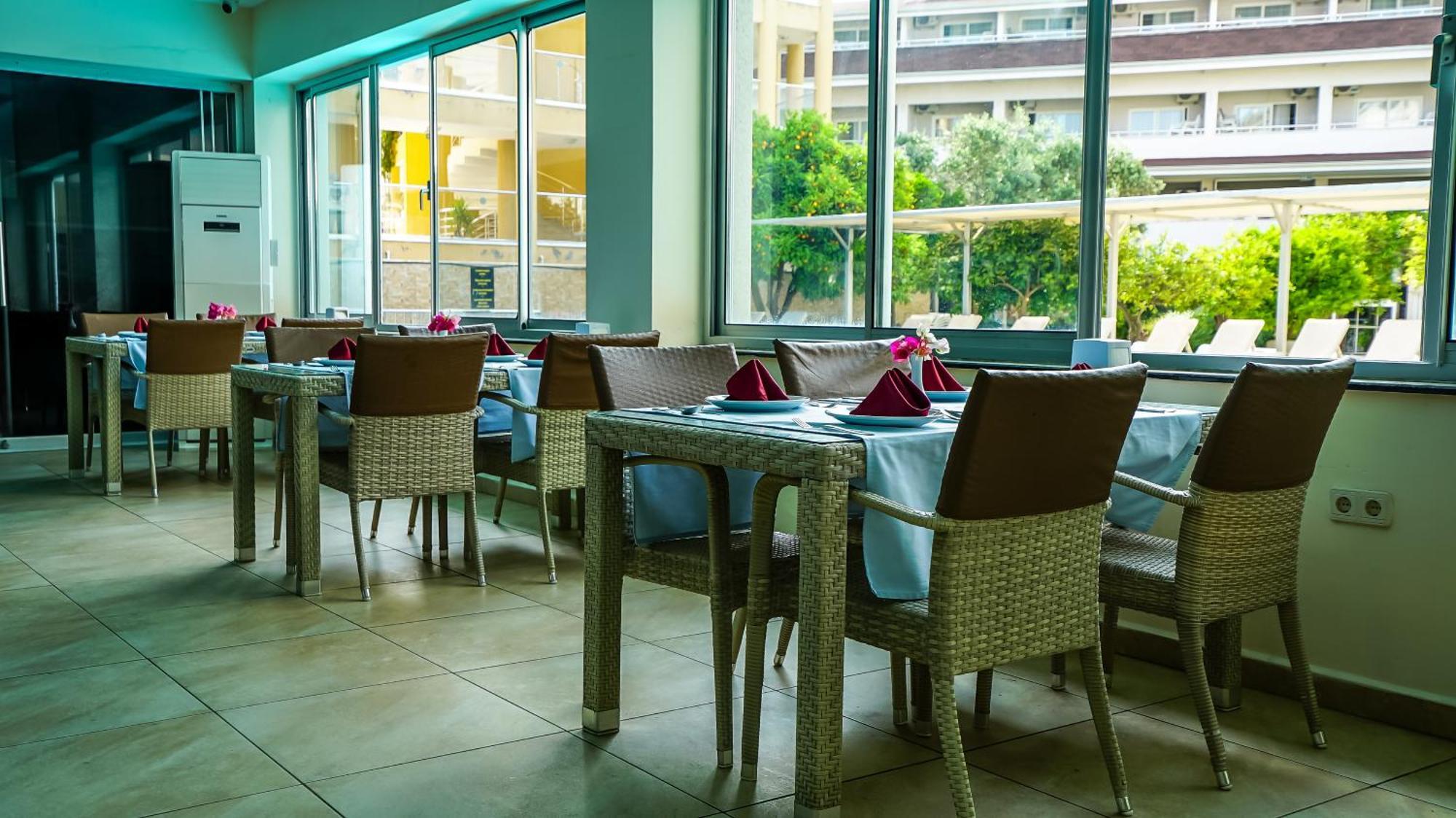 Catty Cats Garden Hotel Сиде Екстериор снимка